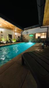Bazén v ubytování Hotel Alcázar Real nebo v jeho okolí + 18 fotografií