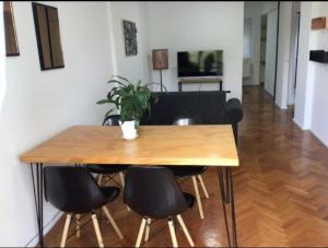 TV a/nebo společenská místnost v ubytování Depto Palermo Sinclair EEUU Parking included