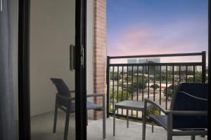Balkón nebo terasa v ubytování Courtyard Dallas Addison Quorum Drive