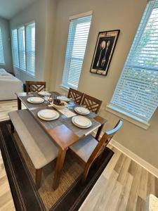 Gallery image of Modern Luxury 3 Bed 3 bath Home with Workstation, 2 Car Garage! in Houston