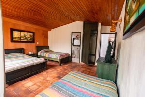 Postel nebo postele na pokoji v ubytování HOTEL COMPOSTELLA