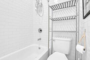Ένα μπάνιο στο Chic 3Bd In Prime Park Slope