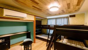 上田市にあるSmooth & Livingのピアノ付きの部屋、部屋付きの部屋