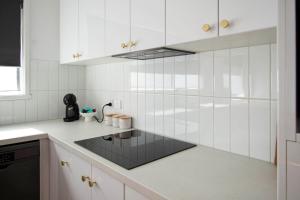 A kitchen or kitchenette at Morgan Abode - Walk to CBD, Modern Escape