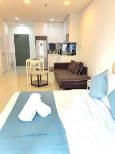 Foto Kuala Lumpuris asuva majutusasutuse SUNU温馨大床房KLcc双峰塔6分钟轻轨旁泳池 带阳台 galeriist