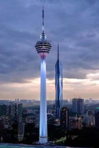 Foto Kuala Lumpuris asuva majutusasutuse SUNU温馨大床房KLcc双峰塔6分钟轻轨旁泳池 带阳台 galeriist