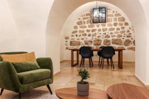 Posezení v ubytování Cozy Heritage Home Jerusalem