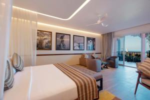 Llit o llits en una habitació de The Mora Zanzibar - Luxury All Inclusive