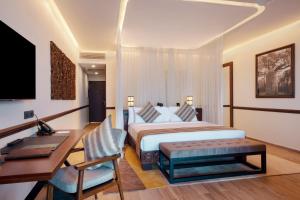 Llit o llits en una habitació de The Mora Zanzibar - Luxury All Inclusive