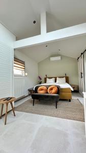 a bedroom with a bed with two donuts on it at Slapen bij de Zeeuwse Lala in IJzendijke
