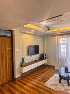 TV a/nebo společenská místnost v ubytování Sierra Service Apartment