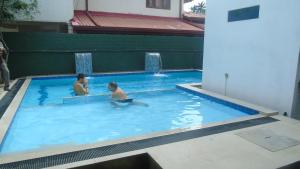 Bazén v ubytování Ro Rich Hotel nebo v jeho okolí