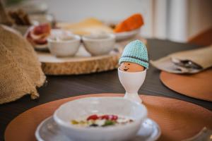a table with a bowl of food with a figurine on it at B&B Villa Tartine in Puurs +31 photos