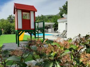 Bazén v ubytovaní Villa Lodrica alebo v jeho blízkosti