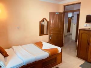 Letto o letti in una camera di Om Mandakini Hotel