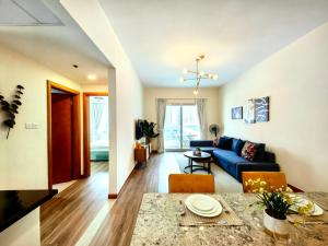 Fotografie z fotogalerie ubytování 1 BR renovated apartment in Marina Diamond 3 close to tram and metro v Dubaji + 24 fotografií