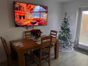 TV a/nebo společenská místnost v ubytování Windmill Cottage