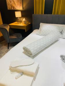 Postel nebo postele na pokoji v ubytování Rooms & Apartment ZALA Airport shuttle option