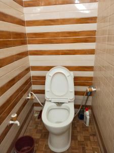 Un baño de Kartik home stay
