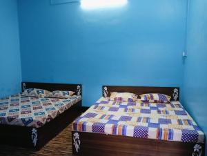 Una cama o camas en una habitación de Kartik home stay