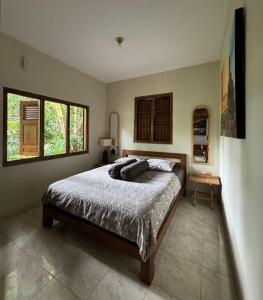 Postel nebo postele na pokoji v ubytování Dream Village Villa Jogja