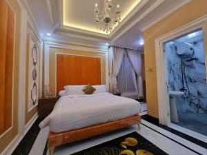 Кровать или кровати в номере Villa Kota Bunga by akuvila +194 фотографии