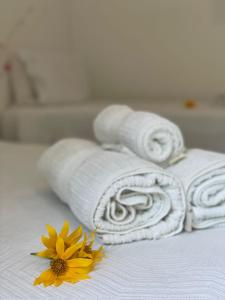 Кровать или кровати в номере Suites Amma Noronha