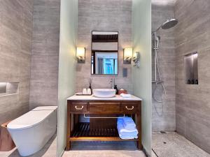 福州三坊七巷安民半舍文化酒店Fuzhou Sanfang Qixiang Anmin Banshe Cultural Hotel的一间浴室