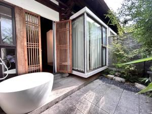福州三坊七巷安民半舍文化酒店Fuzhou Sanfang Qixiang Anmin Banshe Cultural Hotel外面的花园