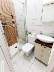Bilik mandi di Fly Residence