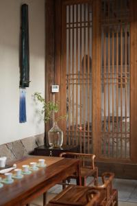 福州三坊七巷安民半舍文化酒店Fuzhou Sanfang Qixiang Anmin Banshe Cultural Hotel的休息区