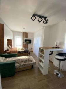 Posteľ alebo postele v izbe v ubytovaní Apartman Emilija