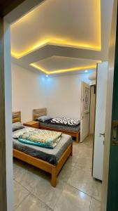 Postel nebo postele na pokoji v ubytování Une maison houmt souk djerba