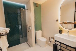 Bilik mandi di Hotel Flaneur