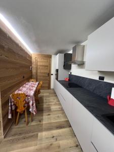 Kuchyň nebo kuchyňský kout v ubytování Maison Marcoz - Appartamenti vacanze