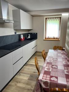 Kuchyň nebo kuchyňský kout v ubytování Maison Marcoz - Appartamenti vacanze