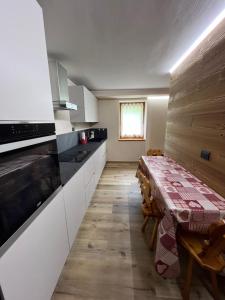Kuchyň nebo kuchyňský kout v ubytování Maison Marcoz - Appartamenti vacanze