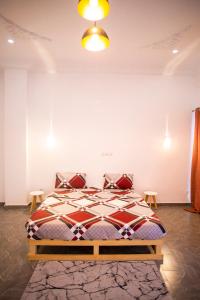 a bedroom with a bed in a room at Appartement Moderne Centre ville BZV in Brazzaville