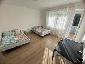 Fotografia z galérie ubytovania Balatonalmádi Kazinczy apartman v destinácii Balatonalmádi