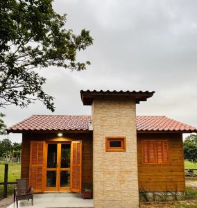 a small house with a red roof at Morada da Lagoa in Garopaba