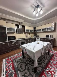 Η κουζίνα ή μικρή κουζίνα στο Ordo Guest Villa