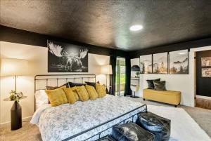 Gallery image of Game Room PickleBall Courts & Golf Course Close in Bountiful