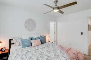 Φωτογραφία από το άλμπουμ του Garage Game Room King Bed σε Vineyard