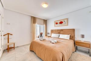 Postel nebo postele na pokoji v ubytování Dominion Beach Apartment + 18 fotografií