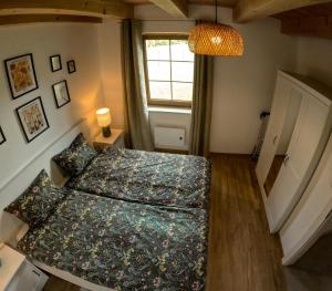 a small bedroom with two beds and a window at Domki Smokowo in Gołubie
