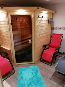 Posedenie v ubytovaní Urlaub am Krausberghof, Apartment mit Balkon und Parkplatz, inmitten der Natur, kostenfreie Kaffeekapseln, 6 Fahrminuten zur Alpentherme Gastein und zur Schlossalmbahn, Spielplatz, großer Gartenbereich