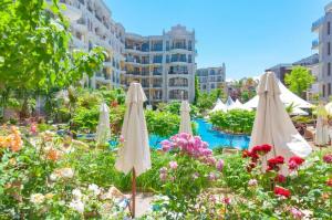 Bazén v ubytování Monte Carlo nebo v jeho okolí