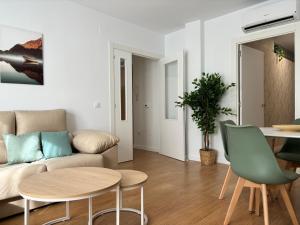 a living room with a couch and a table at Apartamento turístico Clavero 3 in Plasencia