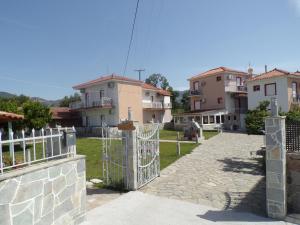 Το κτήριο όπου στεγάζεται  το ξενοδοχείο διαμερισμάτων