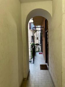 an empty hallway with an archway in a building at Domus Gaia in Rome